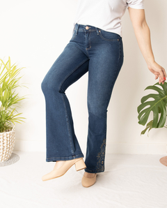 Jeans Cairo bordado flor y tachas en internet
