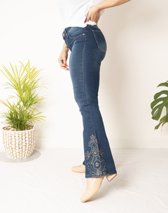 Imagen de Jeans Cairo bordado flor y tachas