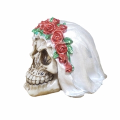 skull, Crânio, Caveira  de noiva com com coroa de rosa 13 cm em resina  pintura a mão com adornos na internet