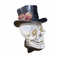 skull, crânio, caveira cartola com rosas e  gravata borboleta 13m cm em resina - comprar online