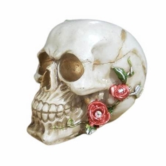 Caveira  com rosas vermelhas no rosto  e adornos 13 cm em resina na internet