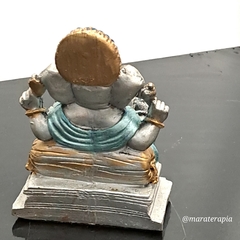 Ganesha sentado dourado MOD 01 resina 13cm resina com adorno
