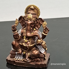 Ganesha sentado dourado MOD 02 resina 13cm resina com adorno - comprar online