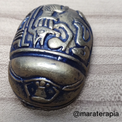Amuleto Egípcio Clássico Escaravelho em resina