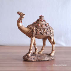 Escultura Camelo  16x13cm em resina com adornos M03