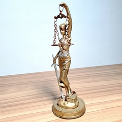Deusa Themis (têmis) deusa da Justiça 21cm em resina - comprar online