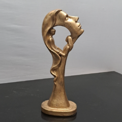 Escultura Face pensando  com casal em sua mente G1 30cm gesso metalização dourada