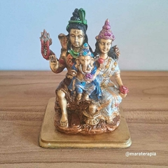 Família Divina Ganesha - Shiva, Parvati e Ganesha 15x12cm em resina importada com adornos
