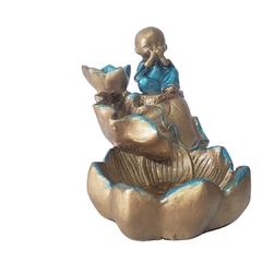 Incensário cascata monge azul com flor de lotus  14x13cm em resina pintura a mão - Maraterapia presentes wicca I budismo I umbanda I católico I decoração I antiguidades I animais