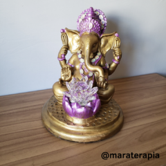 Estátua, Escultura, imagem de Lord Ganesha com Flor De Lotus cristal lilas 33cm gesso e adorno