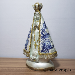 Nossa Senhora Aparecida M03 28cm em gesso com adorno artesanal