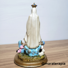 Nossa Senhora de Fátima com os 3 Pastorinho M01 30cm, em resina e adornos - Maraterapia presentes wicca I budismo I umbanda I católico I decoração I antiguidades I animais