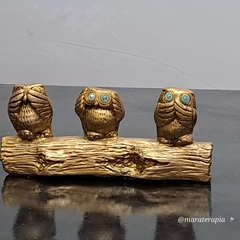 Trio de corujinha sabedoria no tronco P01 8cm em gesso artesanal