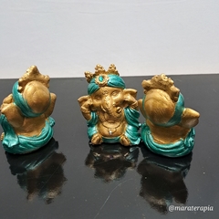 Trio de Ganesha Mini Cega Surda Muda M0D 02 6cm em gesso com adorno