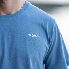 Remera Adventure · Azul MT56E 18 · Trown en internet