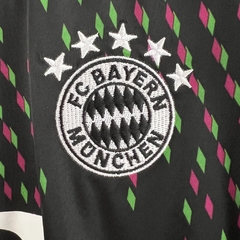 Kit Infantil Bayern de Munique II 23/24 Adidas - Preto com detalhes em roxo e verde - loja online