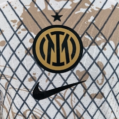 Camisa Inter de Milão Edição Especial 23/24 - Jogador Nike Masculina - Bege com detalhes branco e preto - Skull Sports