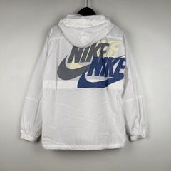 Jaqueta Corta-Vento Nike Vários Logos Branca - comprar online