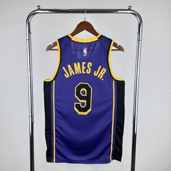 Camiseta Regata Los Angeles Lakers Roxa com Detalhes Preto e Amarelo - Masculina - comprar online