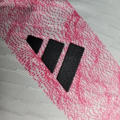 Imagem do Camisa Juventus II 23/24 - Jogador Adidas Masculina - Branca e rosa