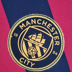 Imagem do Camisa Manchester City Away 22/23 Torcedor Puma Masculina - Preto e Vermelho