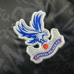 Imagem do Camisa Crystal Palace III 23/24 - Torcedor Macron Masculina - Preta com detalhes em vermelho e azul