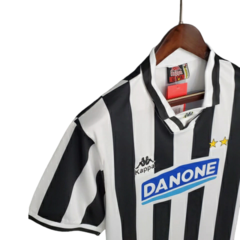 Camisa Retrô Juventus I 1994/1995 - Kappa Masculina - Preta e branca - Skull Sports