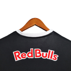 Camisa Red Bull Bragantino 23/24 - Torcedor New Balance Masculina - Preta com detalhes em branco