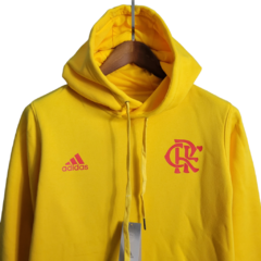 Jaqueta Corta-Vento Flamengo 23/24 Unisex Adidas - Amarela com detalhes em vermelho na internet