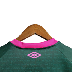 Camisa Fluminense II Edição Especial Cartola 23/24 - Torcedor Umbro Masculina - Verde com detalhes em rosa - Skull Sports