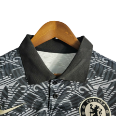 Camisa Chelsea Edição Especial 22/23 - Torcedor Nike Masculina - Preto com detalhes cinza e dourado