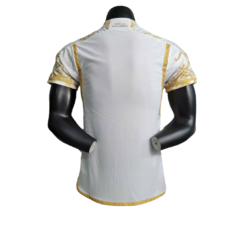 Camisa Real Madrid Edição Especial 23/24 - Jogador Adidas Masculina - Branca com detalhes em dourado - comprar online