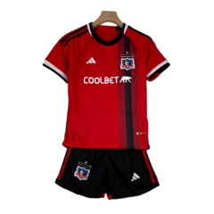 Kit Infantil Colo Colo II Adidas 23/24 - Vermelho com detalhes em preto e branco