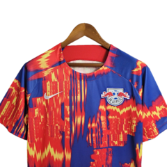 Camisa Red Bull Leipzig Edição Especial I 23/24 - Torcedor Nike Masculina - Azul com detalhes em vermelho e amarelo - Skull Sports