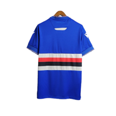 Camisa Sampdoria I 22/23 - Torcedor Macron Masculina - Azul com detalhes em branco e preto na internet