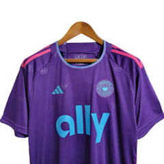 Camisa Charlotte FC II 23/24 - Torcedor Adidas Masculina - Roxa com detalhes em azul e rosa - Skull Sports