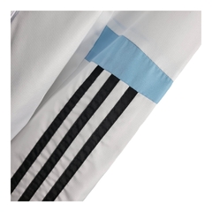 Imagem do Jaqueta Corta-Vento Seleção da Alemanha 23/24 - Masculina Adidas - Branca com detalhes em azul e preto