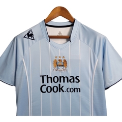 Camisa Retrô Manchester City I 07/08 - Masculina - Azul com detalhes em branco na internet