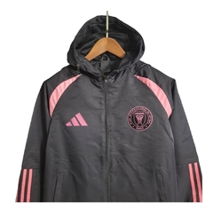 Jaqueta Corta-Vento Inter Miami 24/25 Masculina Adidas - Preta com detalhes em rosa na internet