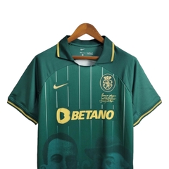 Camisa Sporting Lisboa 24/25 - Torcedor Nike Masculina - Verde com detalhes em dourado na internet