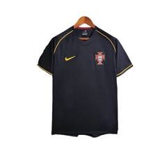 Camisa Retrô Seleção de Portugal II 2006 - Nike Masculina - Preta com detalhes em amarelo