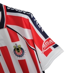 Camisa Retrô Chivas Guadalajara 2002/2003 - Masculina Atlética - Branca com detalhes em vermelho e azul na internet