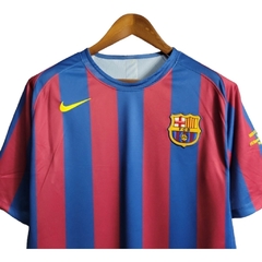 Camisa Retrô Barcelona I 2006 - Masculina Nike - Vermelha e azul com detalhes em amarelo - Skull Sports