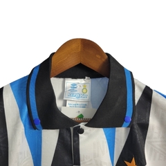 Imagem do Camisa Retrô Inter de Milão II 1992/1993 - Masculina Umbro - Branca com detalhes em azul e preto