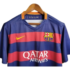 Camisa Retrô Barcelona I 15/16 - Masculina Nike - Azul com detalhes em vermelho e amarelo na internet