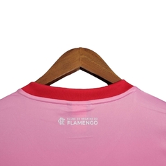 Imagem do Camisa Flamengo 23/24 - Torcedor Masculina - Rosa com detalhes em vermelho