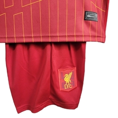 Kit Infantil Liverpool I 24/25 - Nike - Vermelho com detalhes em amarelo na internet