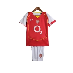 Kit Infantil Retrô Arsenal I 2004/2005 - Nike - Vermelho com detalhes em branco e amarelo