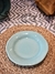 Plato de postre de cerámica aqua, diseño puntitos en los bordes.  Medidas: 21.50 cm de diámetro   Apto lavavajillas, microondas, horno.