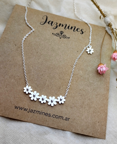 Collar centro flores acero blanco - comprar online